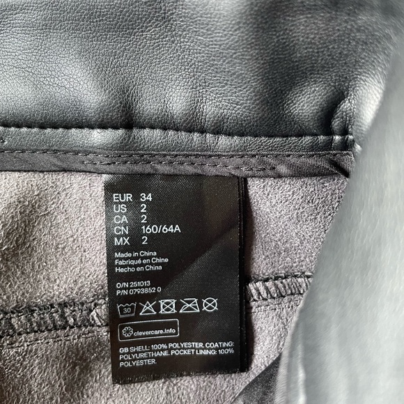 H&M barrel leg pleather pants - Picture 3 of 4